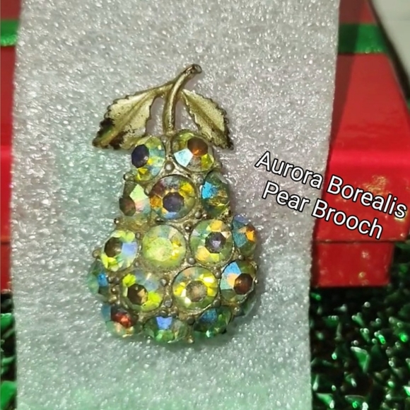 ...And a Partridge in a Pear Tree... Vintage Pear Brooch - Picture 7 of 11